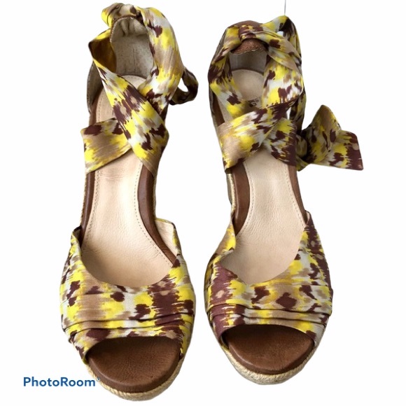 SOLD❌ UGG Australia Wedge Sandal/heels - Picture 9 of 9